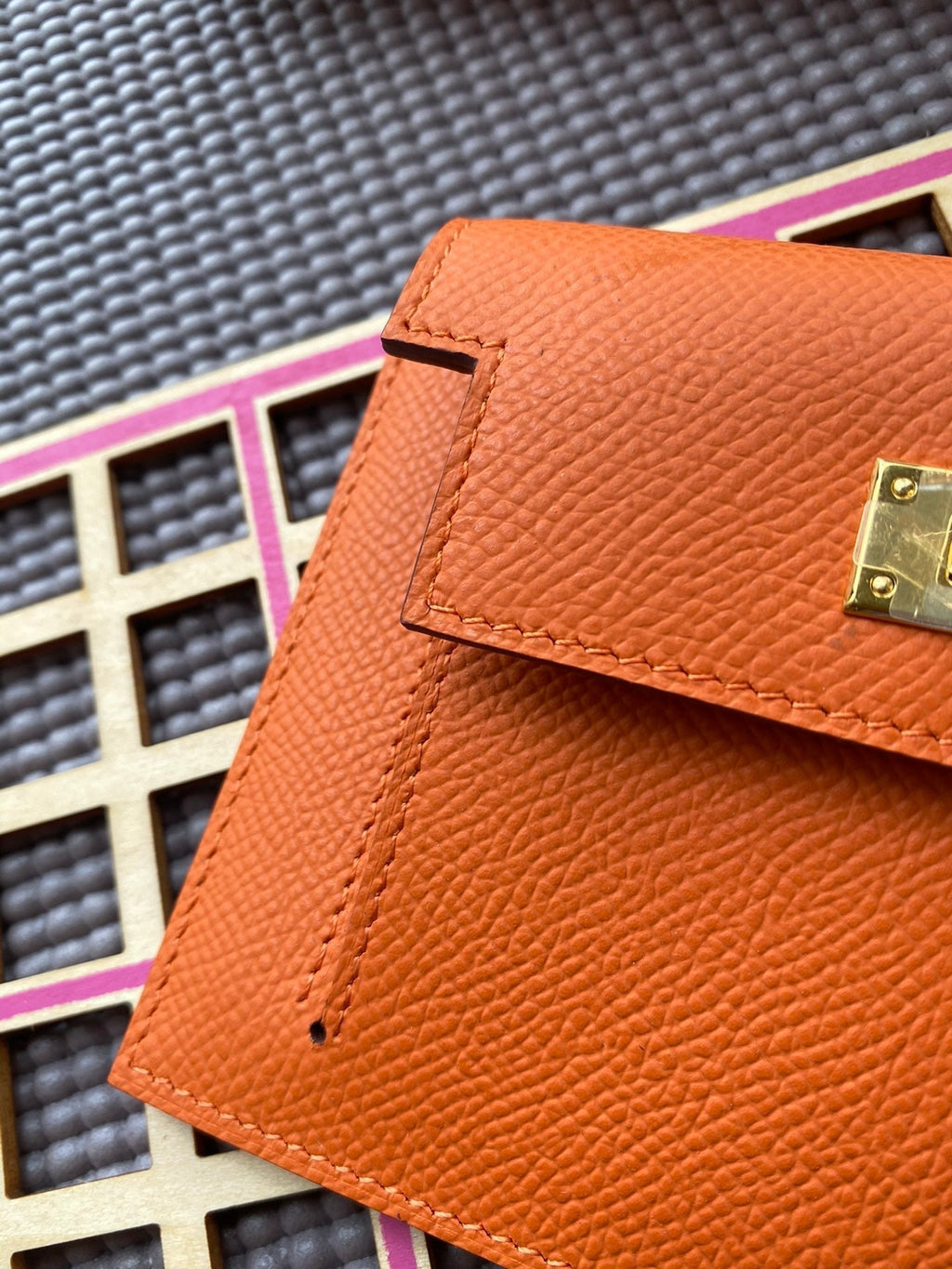 Hermes Kelly Pocket 13.5 Orange Epsom Ghw
