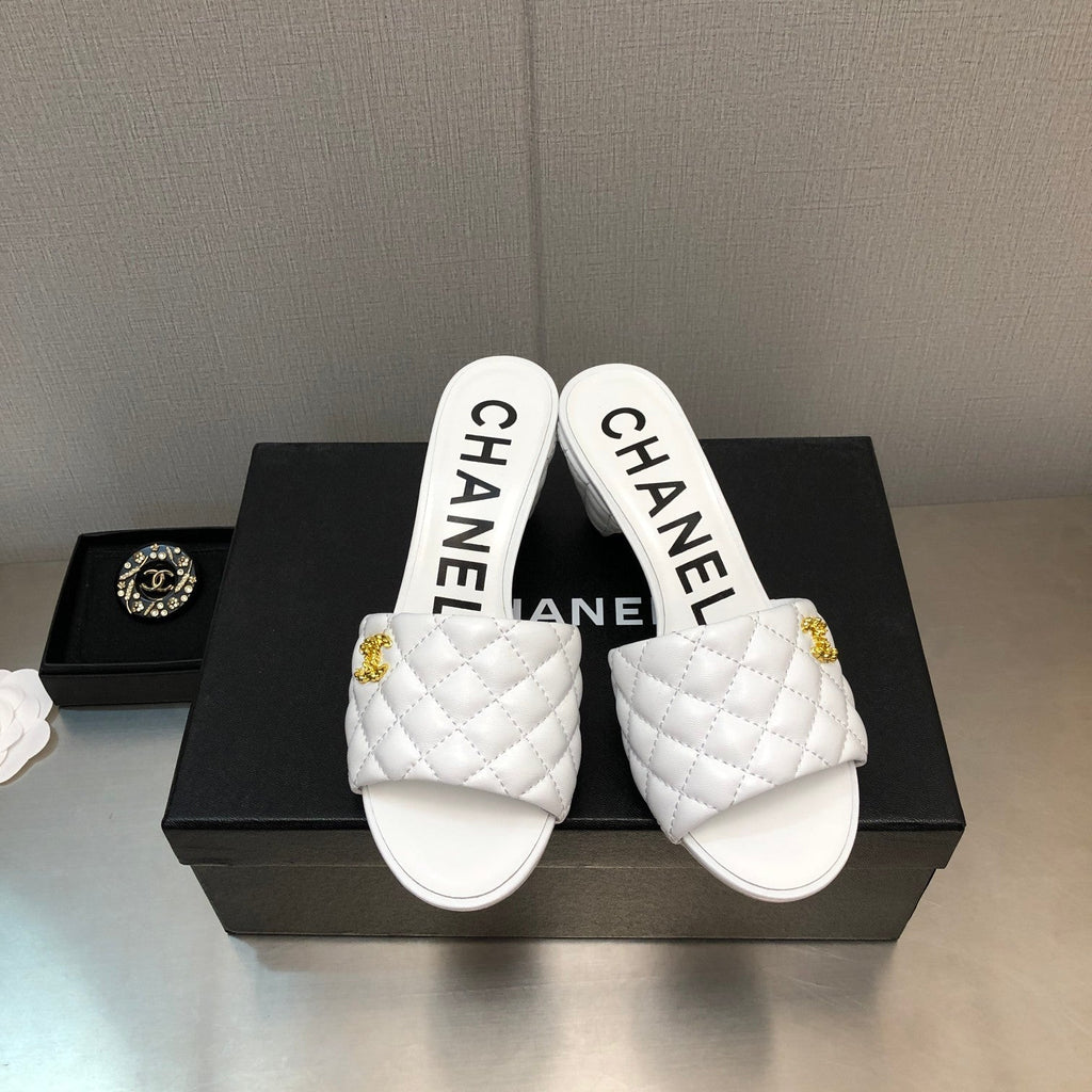 Chanel Diamond-Quilted 6 cm Sandals in White Lambskin