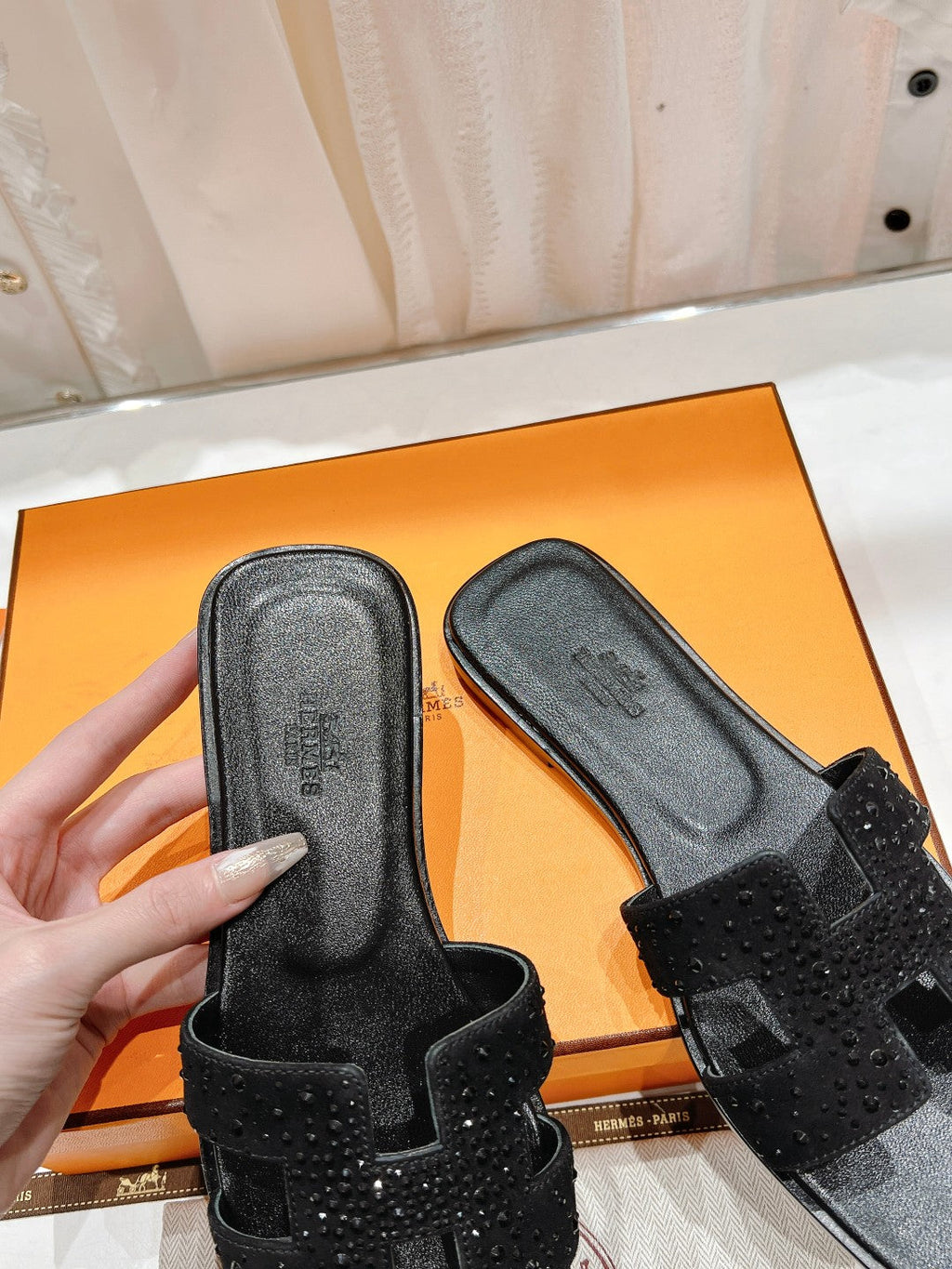 Hermes 0RAN Sandal Black Lambskin Attach Crystals-Black