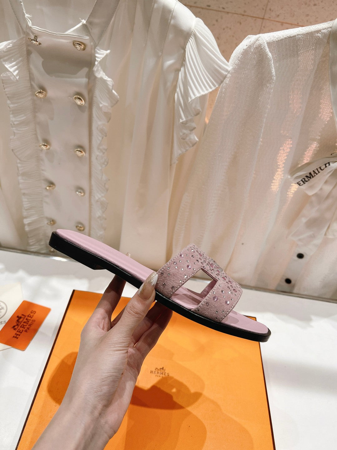 Hermes 0RAN Sandals Pastel Pink Lambskin Attach Crystal