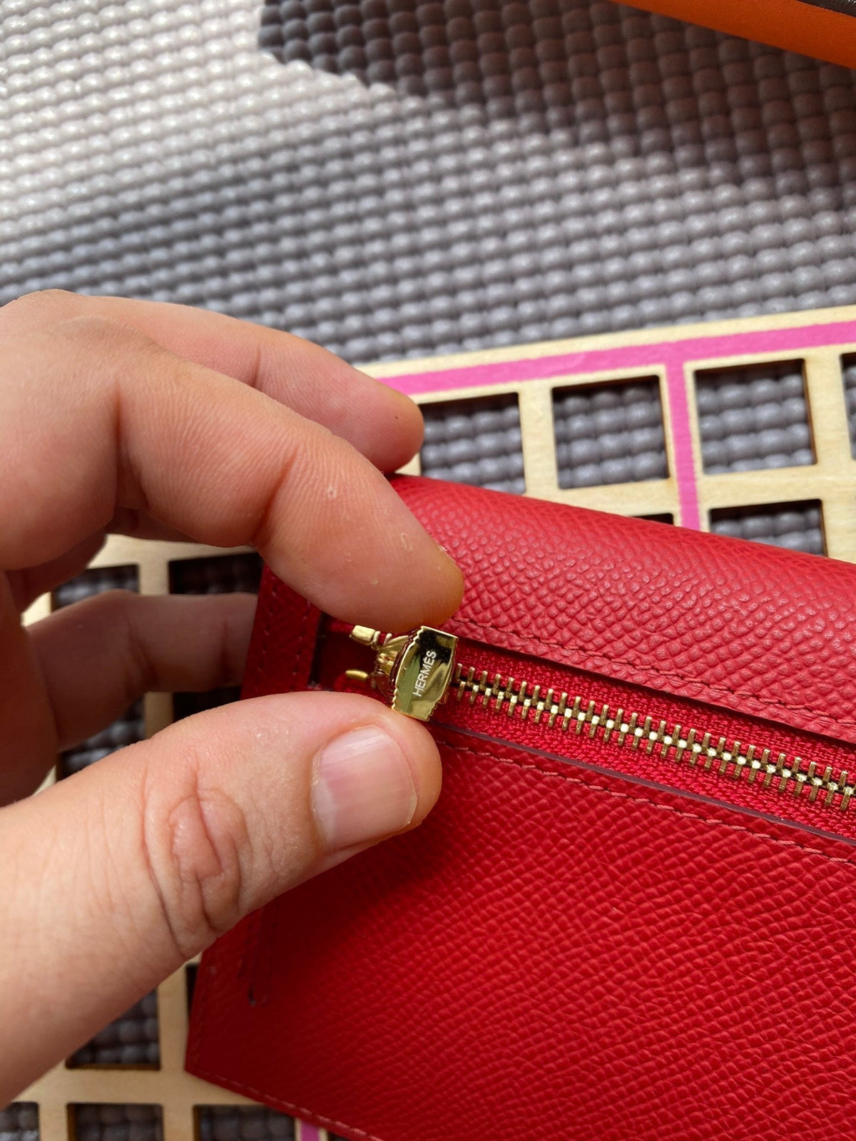 Hermes Kelly Pocket 13.5 Red Epsom Ghw