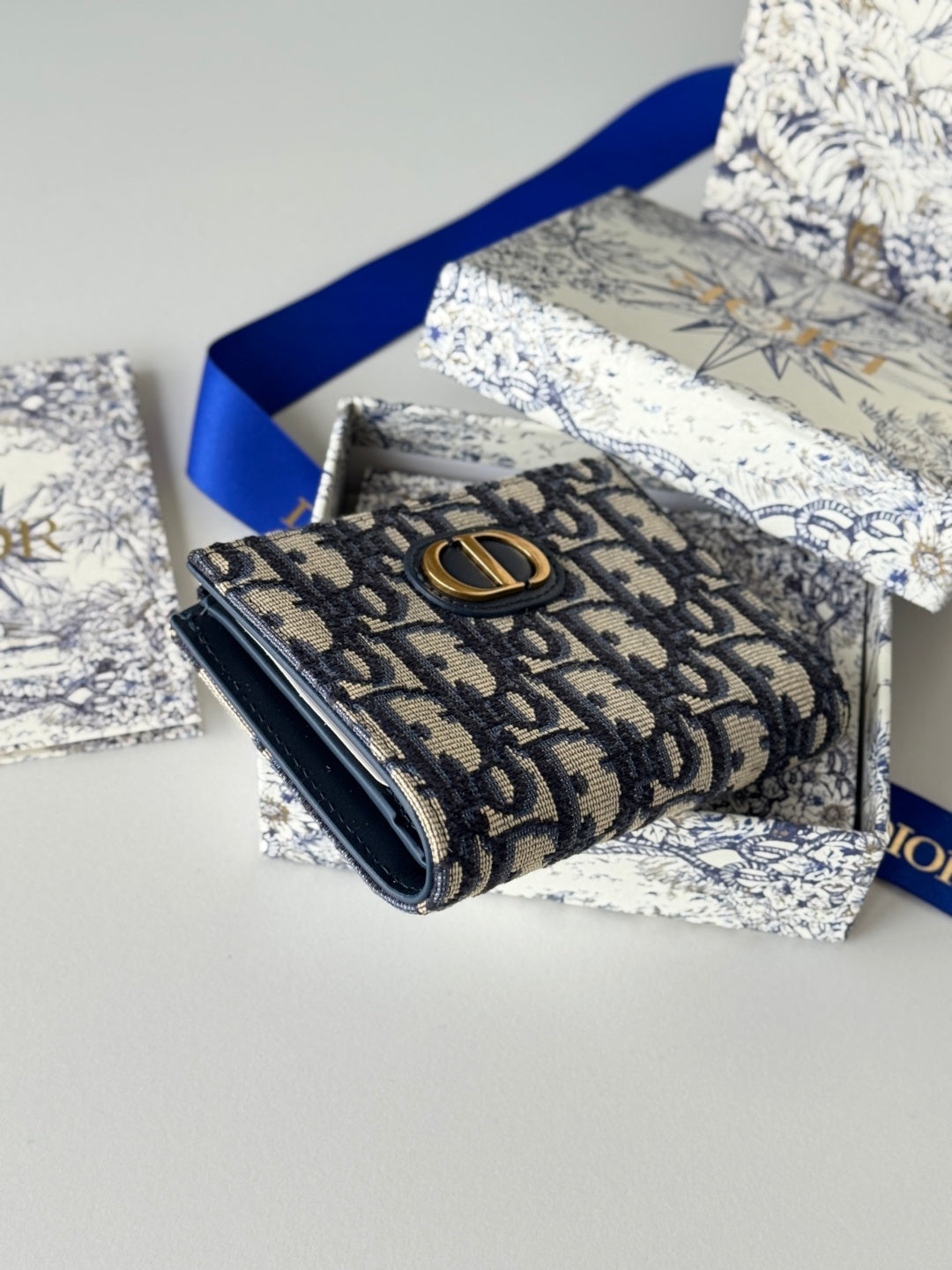 Chanel Dior 25S 30 Montaigne Dahlia Wallet 11 in Blue Dior Oblique Jacquard