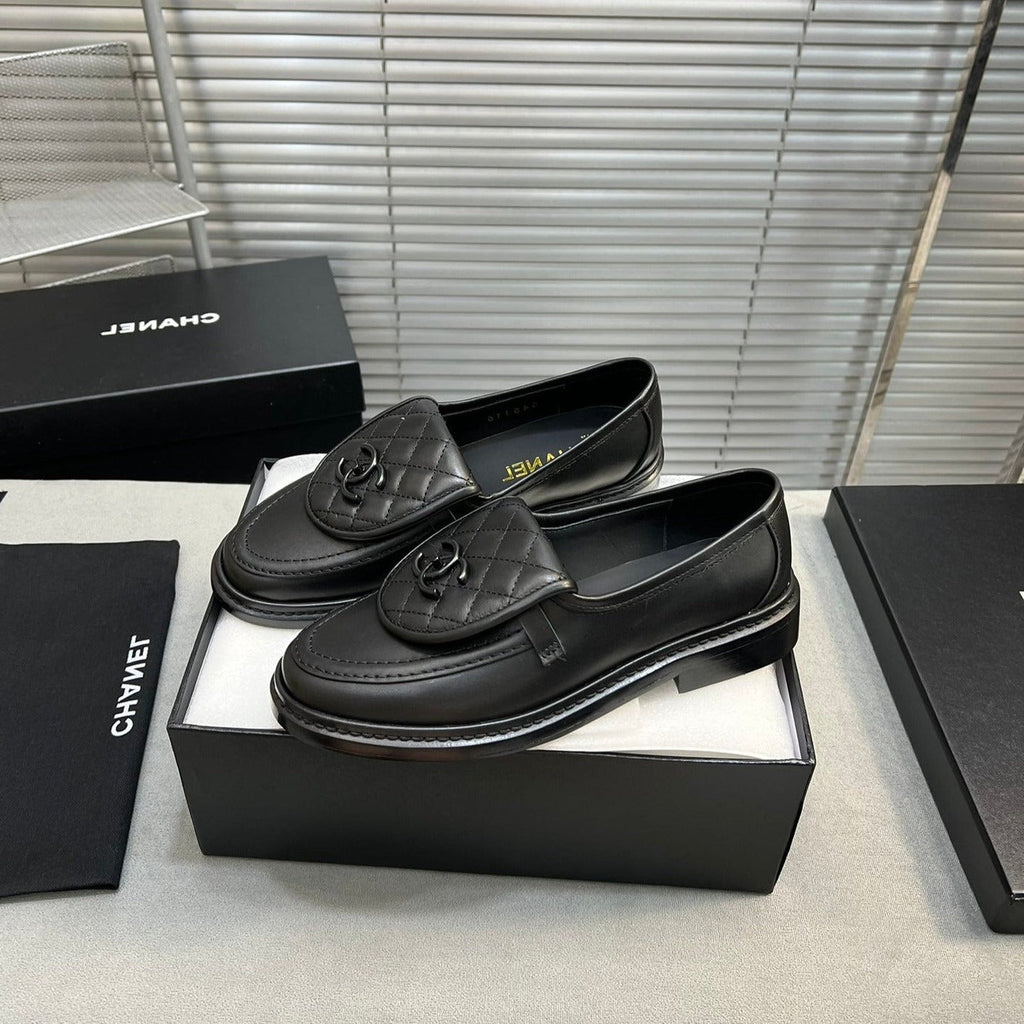 Chanel Women Loafers in Leather Black