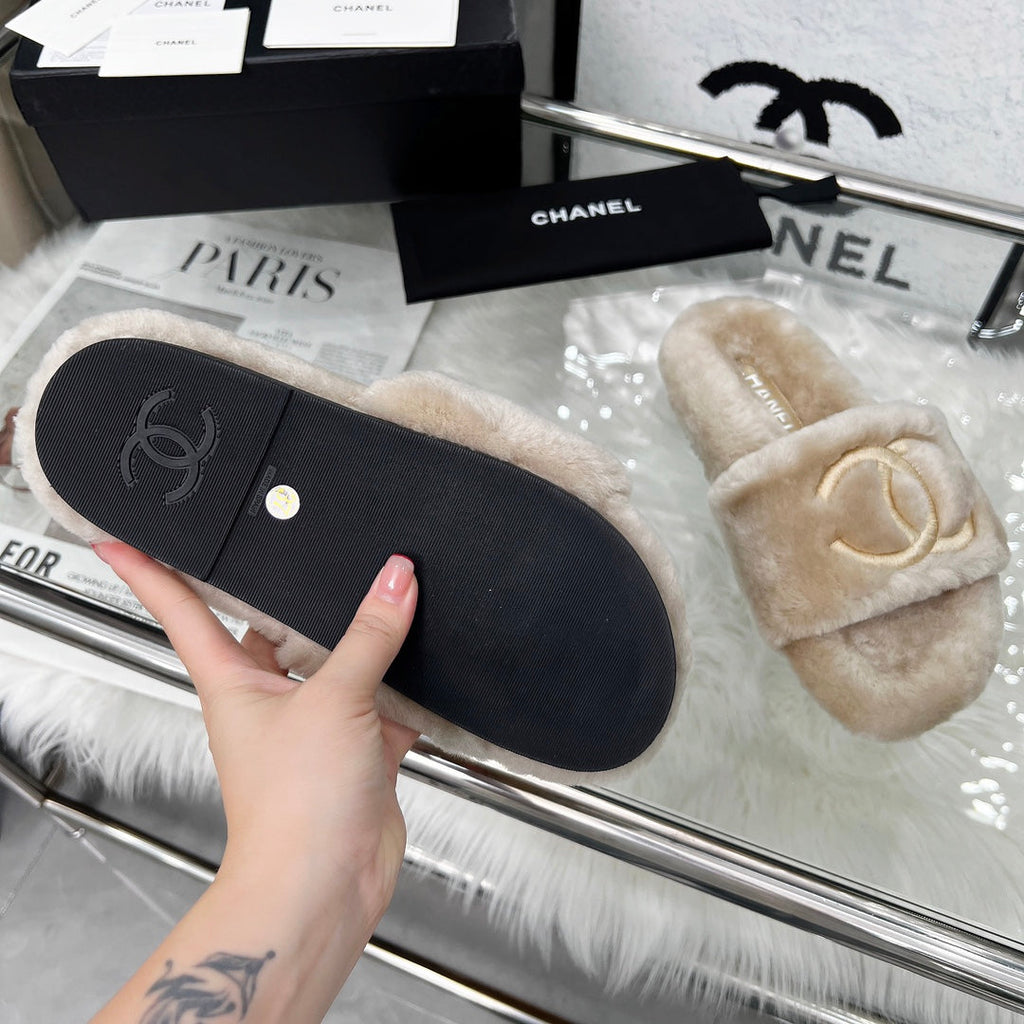 Chanel 25S Fur Slippers in Light Beige