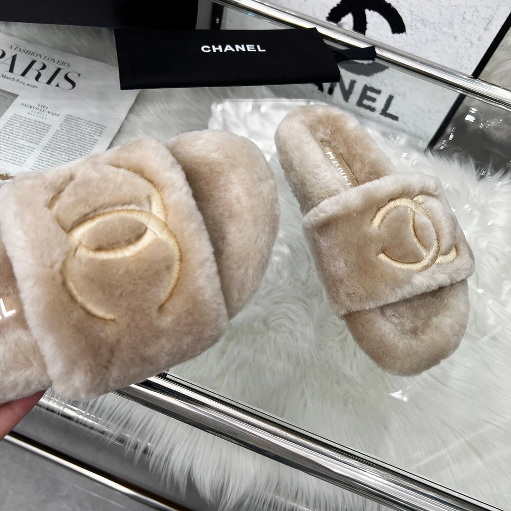 Chanel 25S Fur Slippers in Light Beige