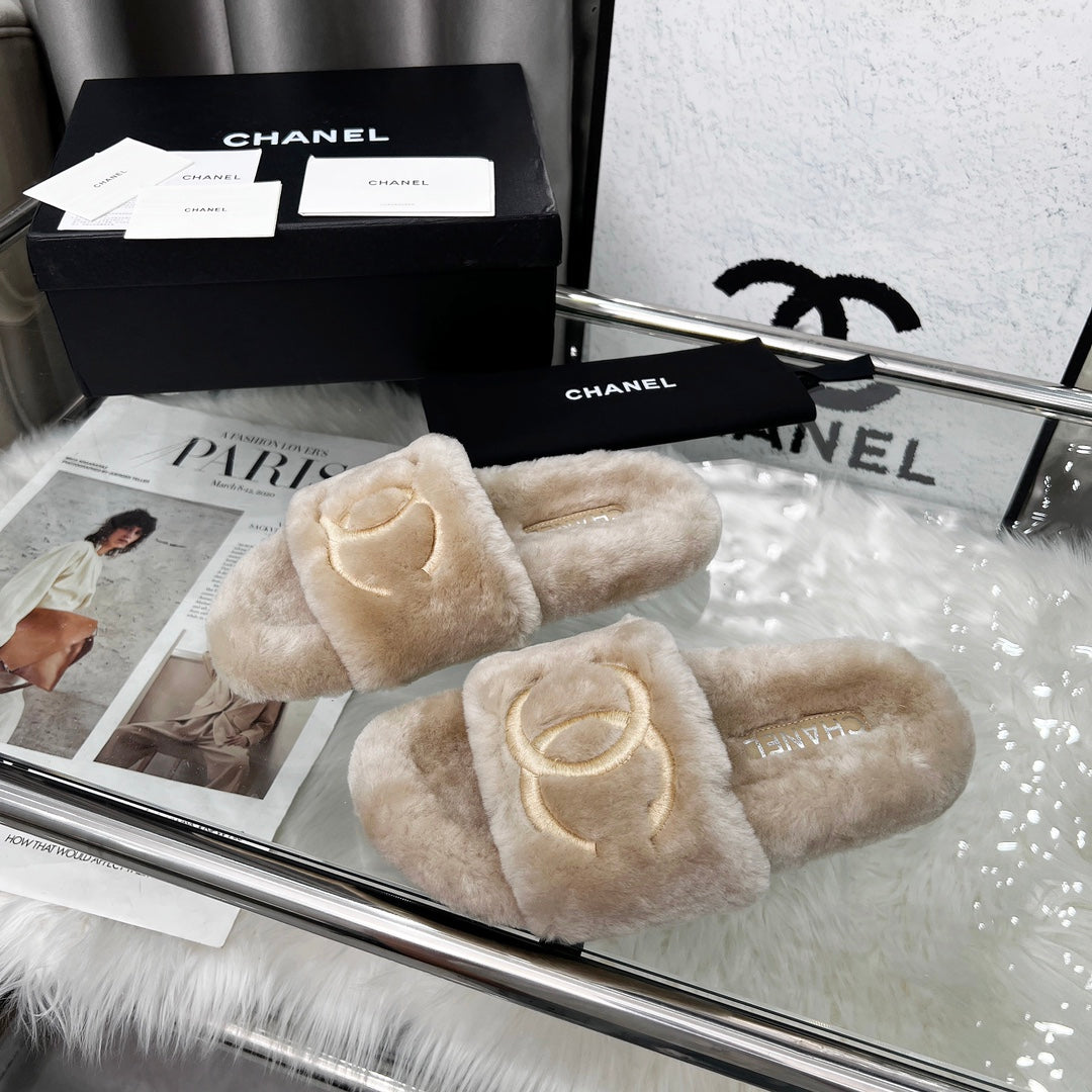 Chanel 25S Fur Slippers in Light Beige