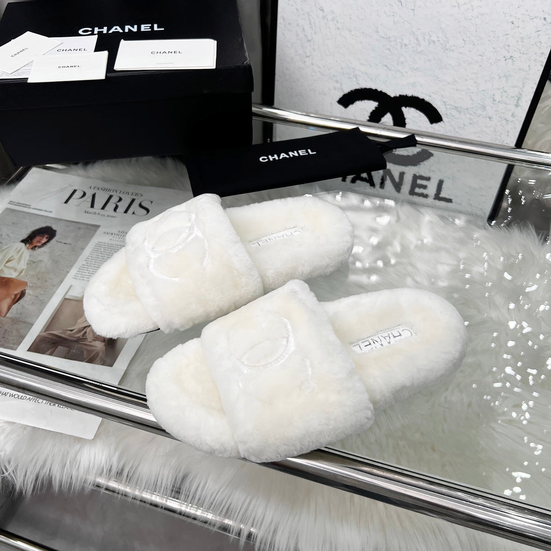 Chanel 25S Fur Slippers in White