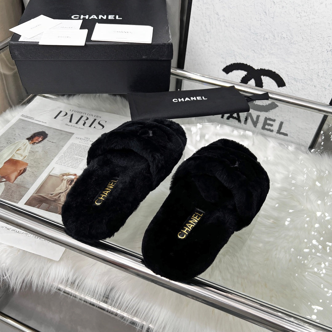 Chanel 25S Fur Slippers in Black