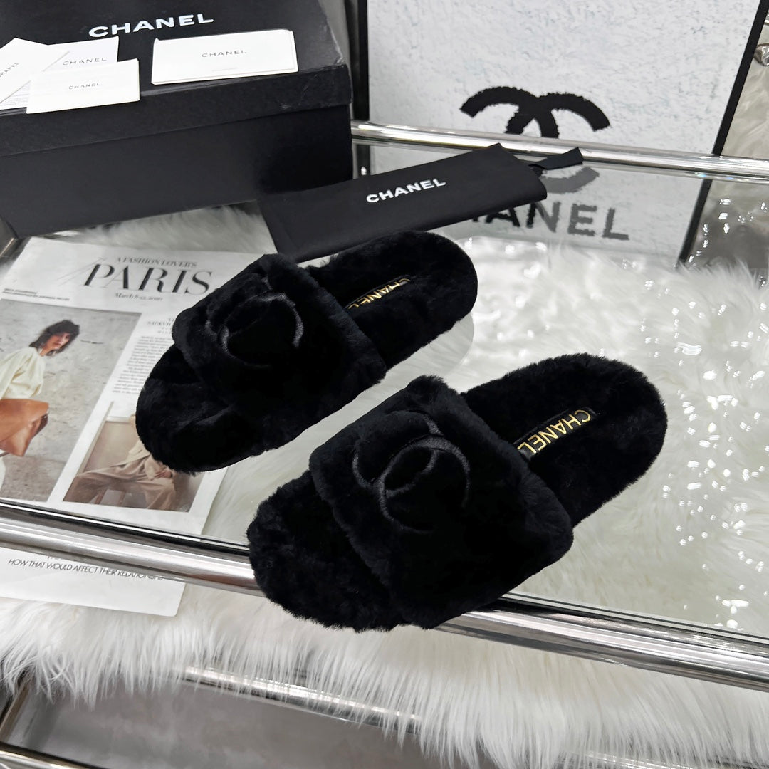 Chanel 25S Fur Slippers in Black
