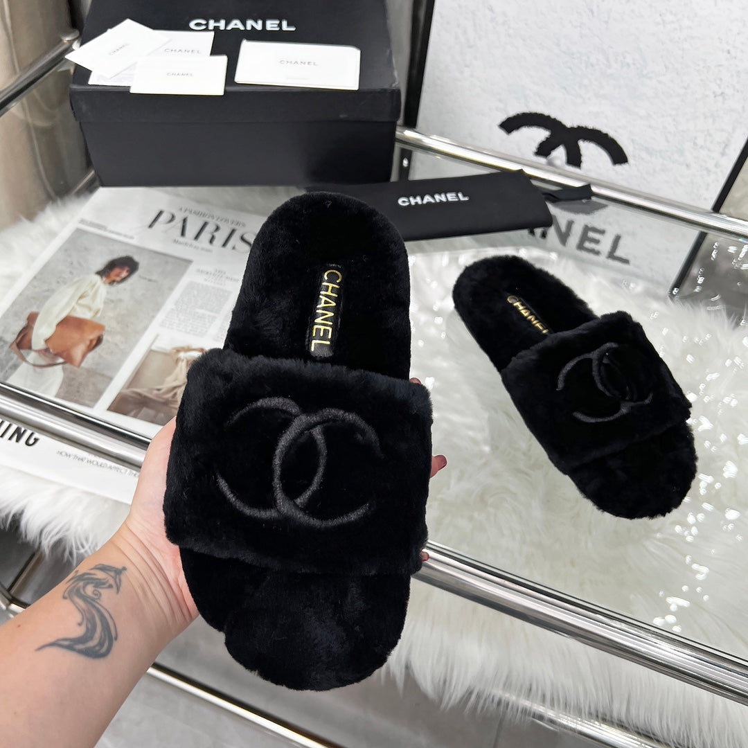 Chanel 25S Fur Slippers in Black