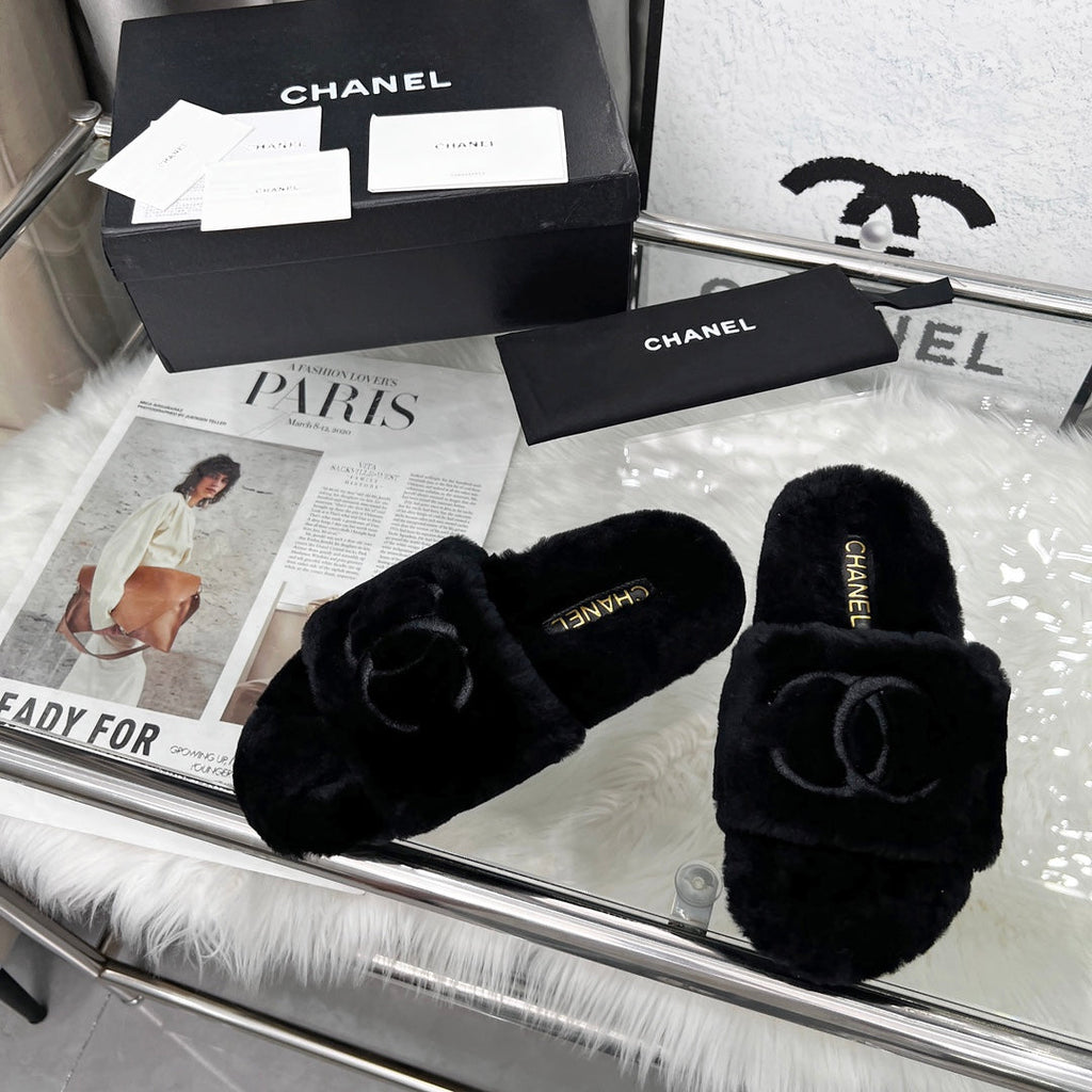 Chanel 25S Fur Slippers in Black