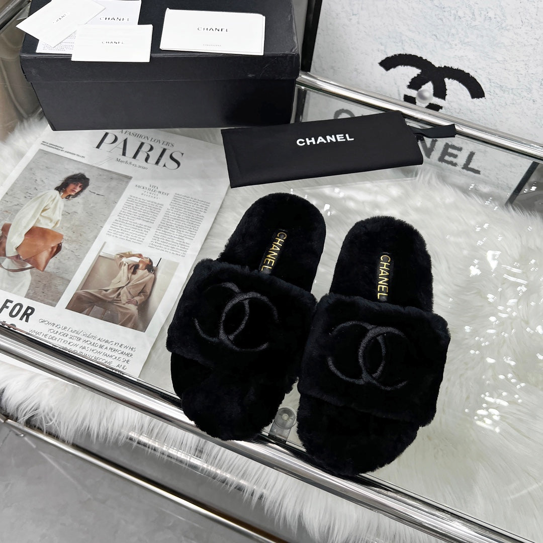 Chanel 25S Fur Slippers in Black