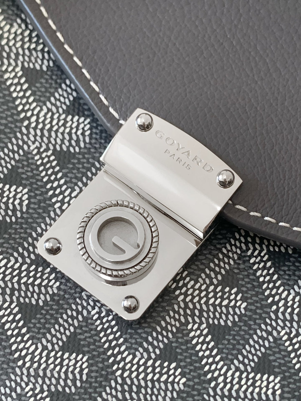 Goyard Chypre Wallet-Pouch 21 in Gray Goyardine Canvas and Calfskin