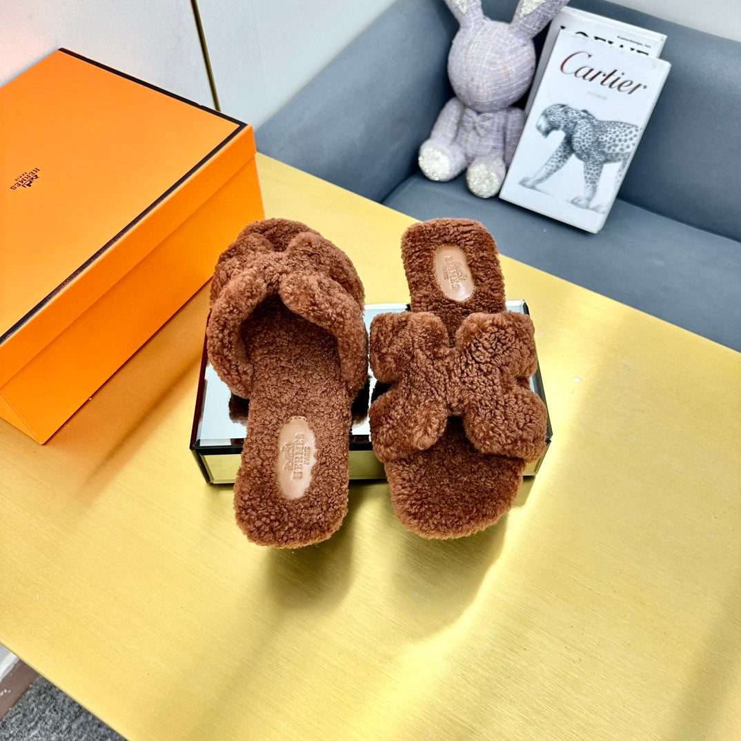 Hermes 0RAN Shearling Sandals Umber Brown