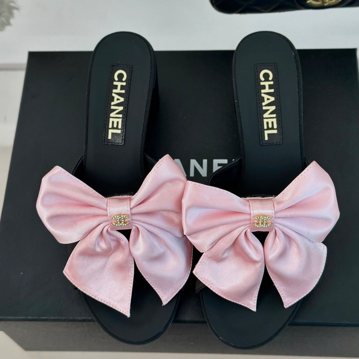 Chanel Double Big Bow High Heels Sheepskin Light Pink / Black
