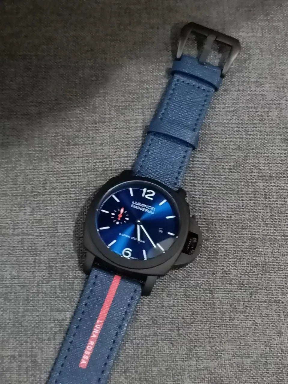 Panerai Luna Rossa Black Steel - Hình 3