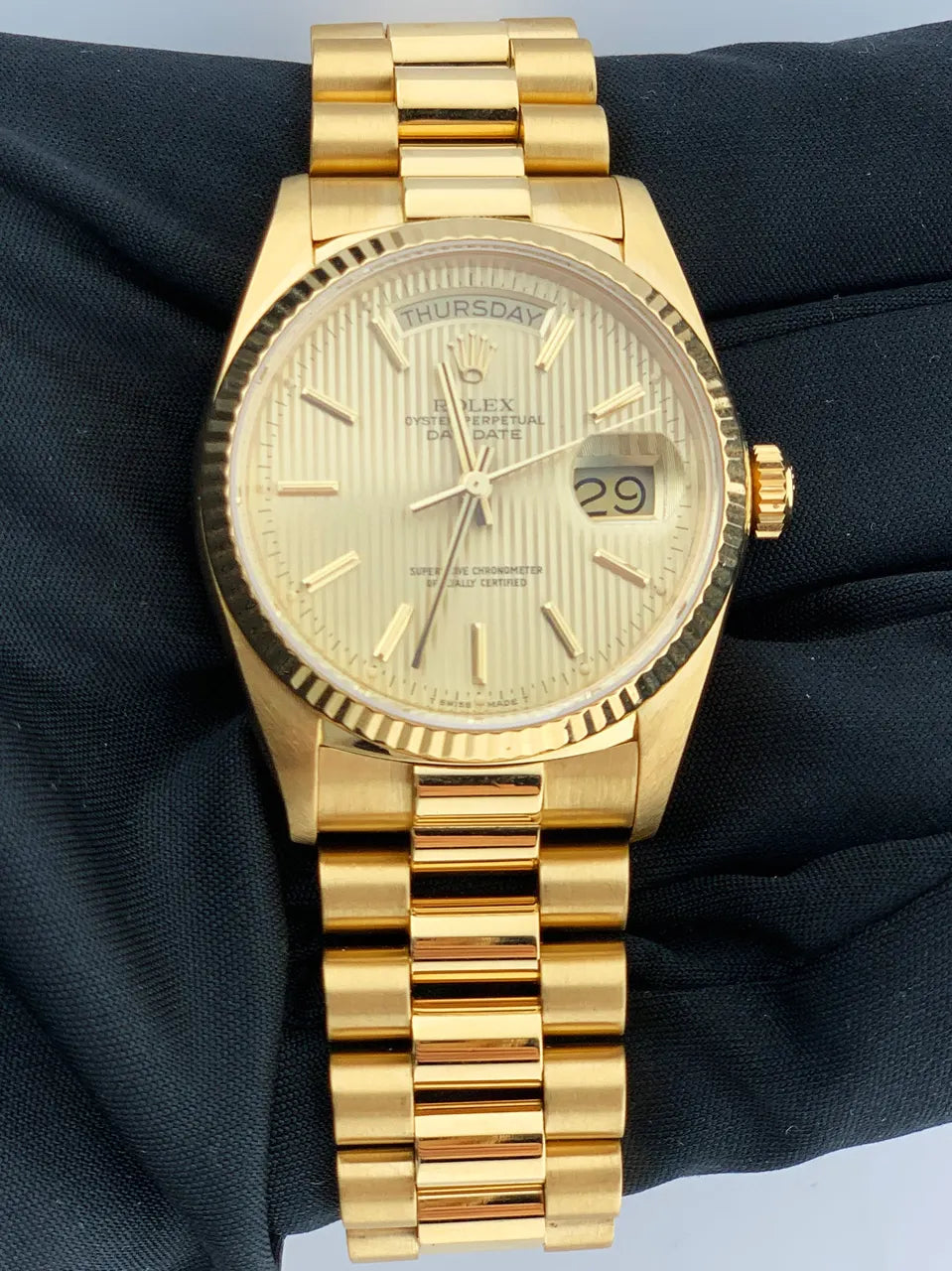 Rolex Gold Champagne Day-Date dial - Hình 3