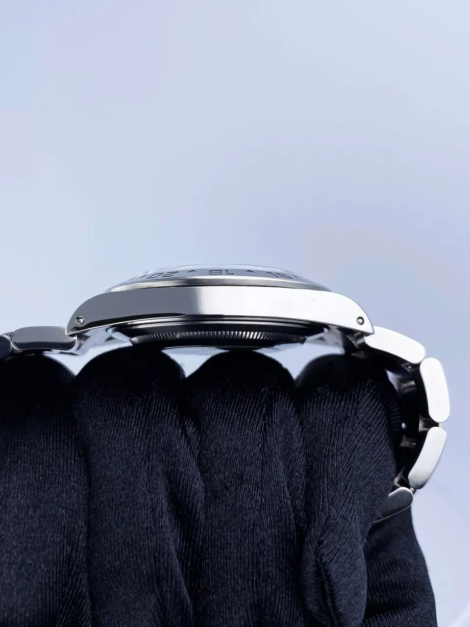 Rolex Explorer II Black Dial bezel - Hình 4