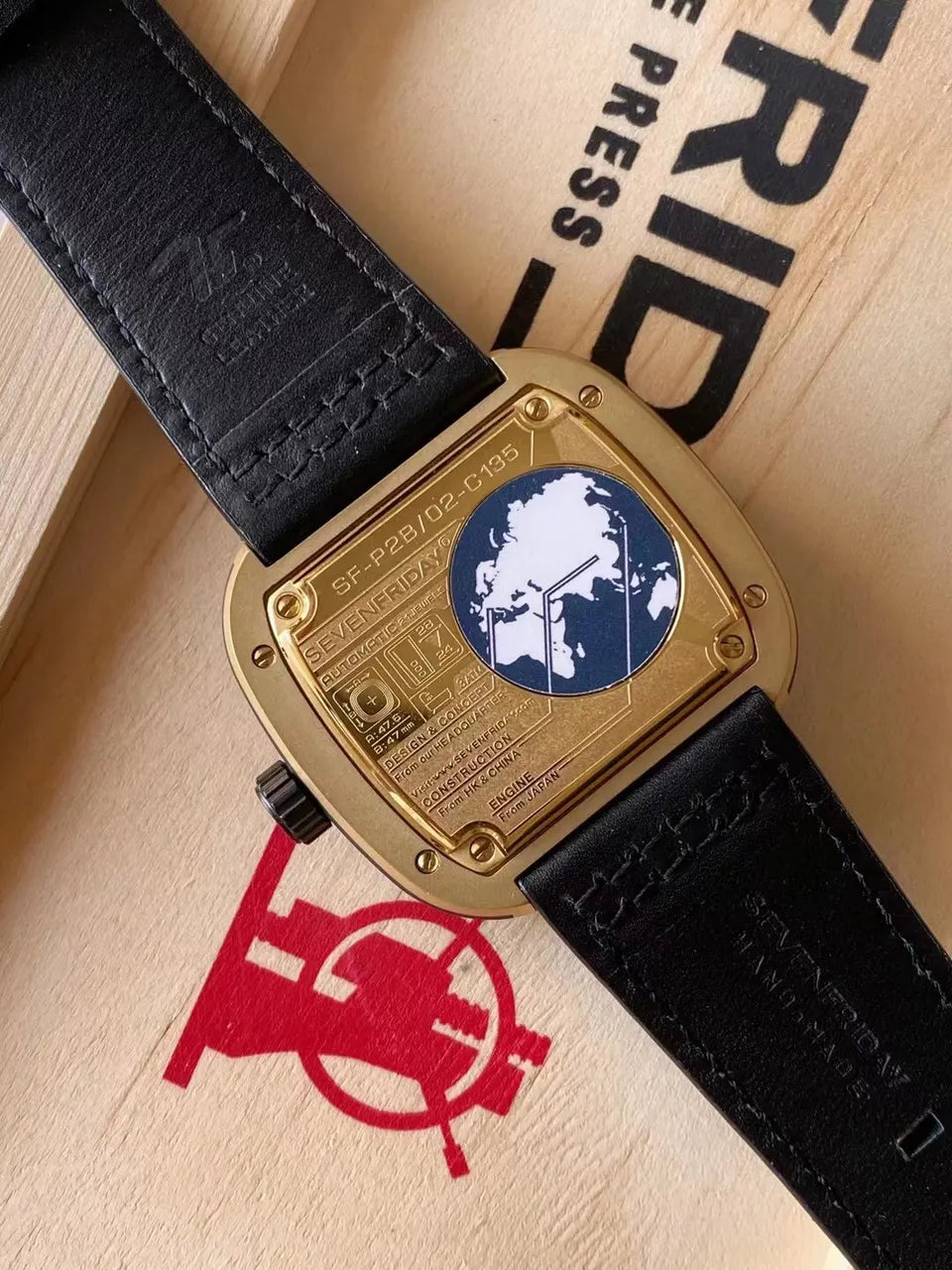 SevenFriday P2B/01 Watch - Hình 4